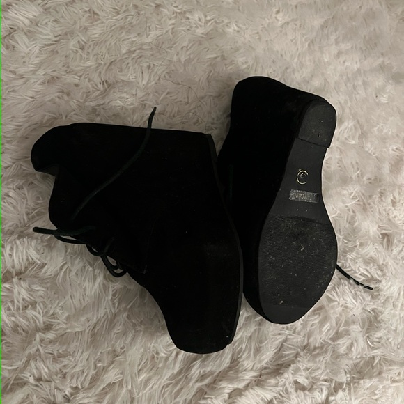 Women’s size 6.5 black wedges (c) - Picture 2 of 5